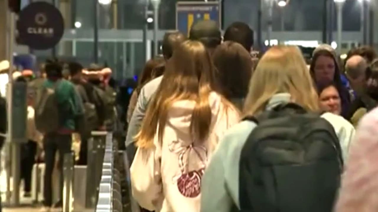 ¿Qué hacer para evitar retrasos en los aeropuertos? Ante renuncia de agentes de la TSA y colapso del sistema