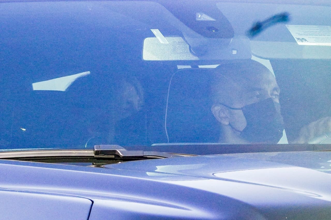 People también reportó que los famosos arrivaron a Los Ángeles el 8 de mayo, justo 
<a href="https://www.univision.com/famosos/encuentro-jlo-ben-affleck-montana-cartas">antes del Día de las Madres</a>.