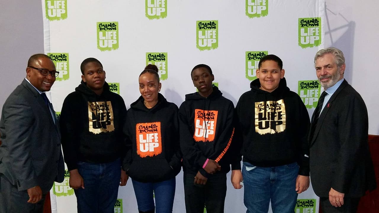 "Guns Down, Life Up" ayuda a jóvenes de NY a alejarse de actos delictivos: cómo formar parte del programa