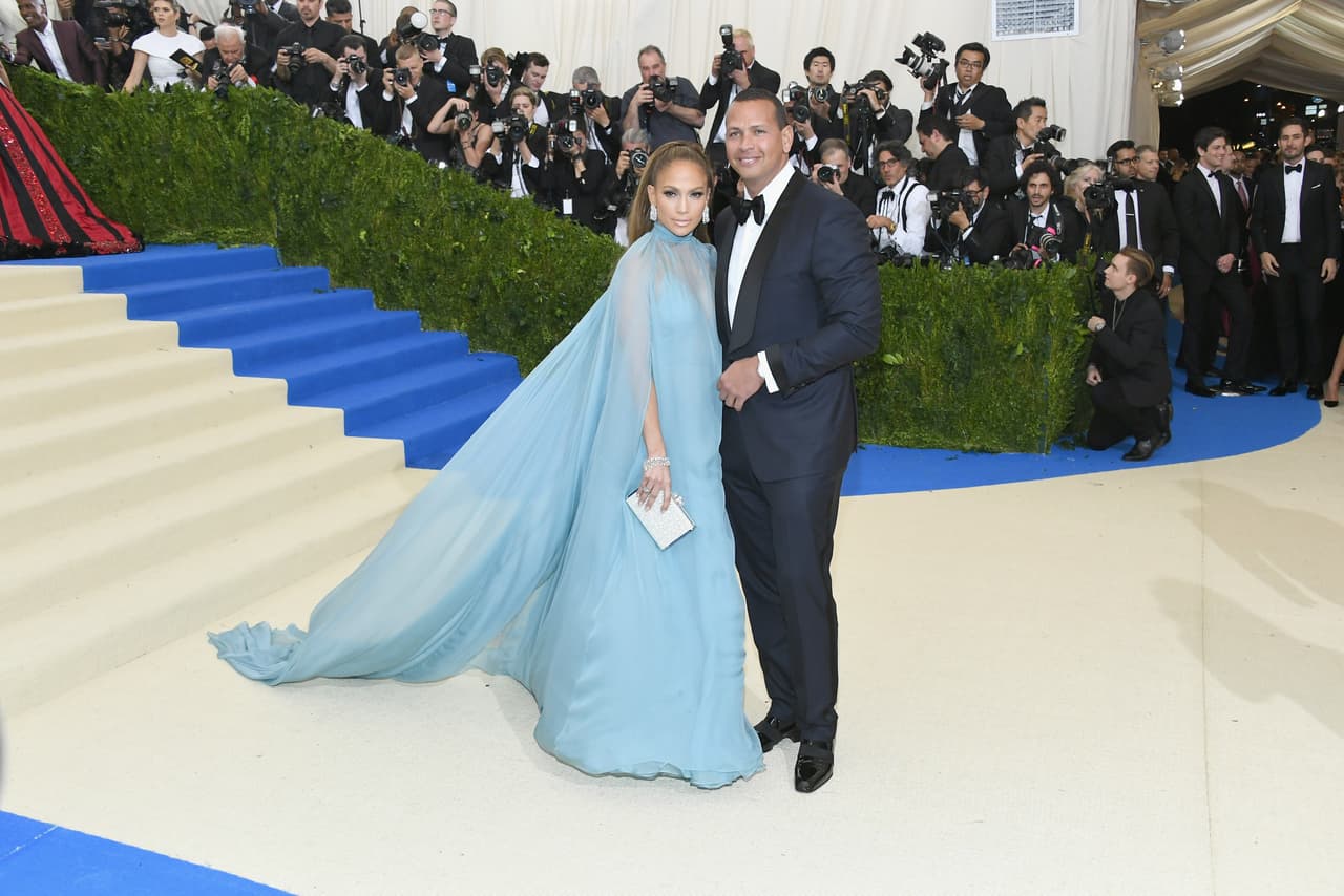 La alfombra de la gala de ese año fue especial para JLo y A-Rod ya que significó su 
<b><a href="https://www.univision.com/entretenimiento/celebridades/jennifer-lopez-y-alex-rodriguez-debutan-como-pareja-en-la-alfombra-roja">debut como pareja</a></b> en un evento público.