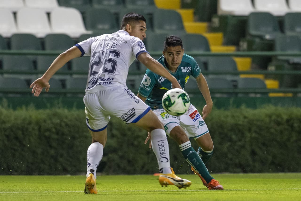 Maximiliano Perg (5’) clavó un autogol que adelantó al León y Ángel Mena (30’) creció la ventaja. George Corral salió expulsado a los 51’ de juego.