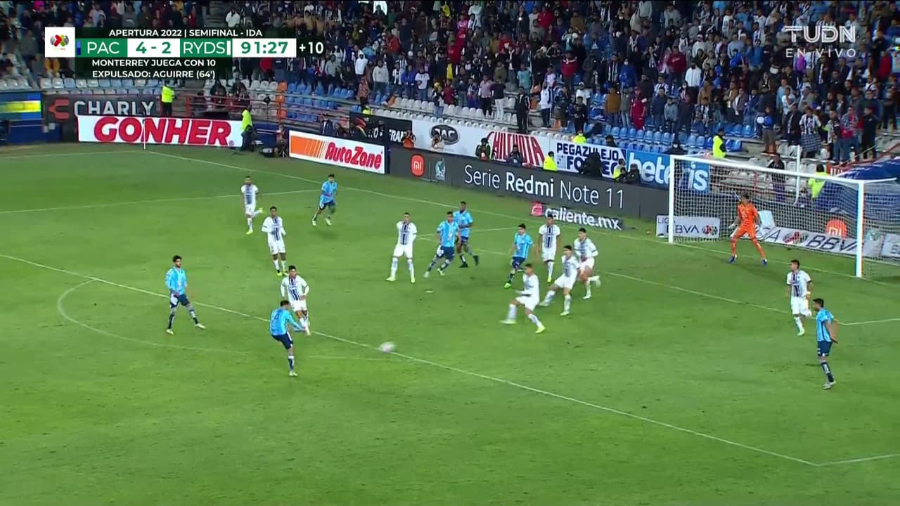 ¡GOL!  anota para Pachuca. Nicolás Ibáñez