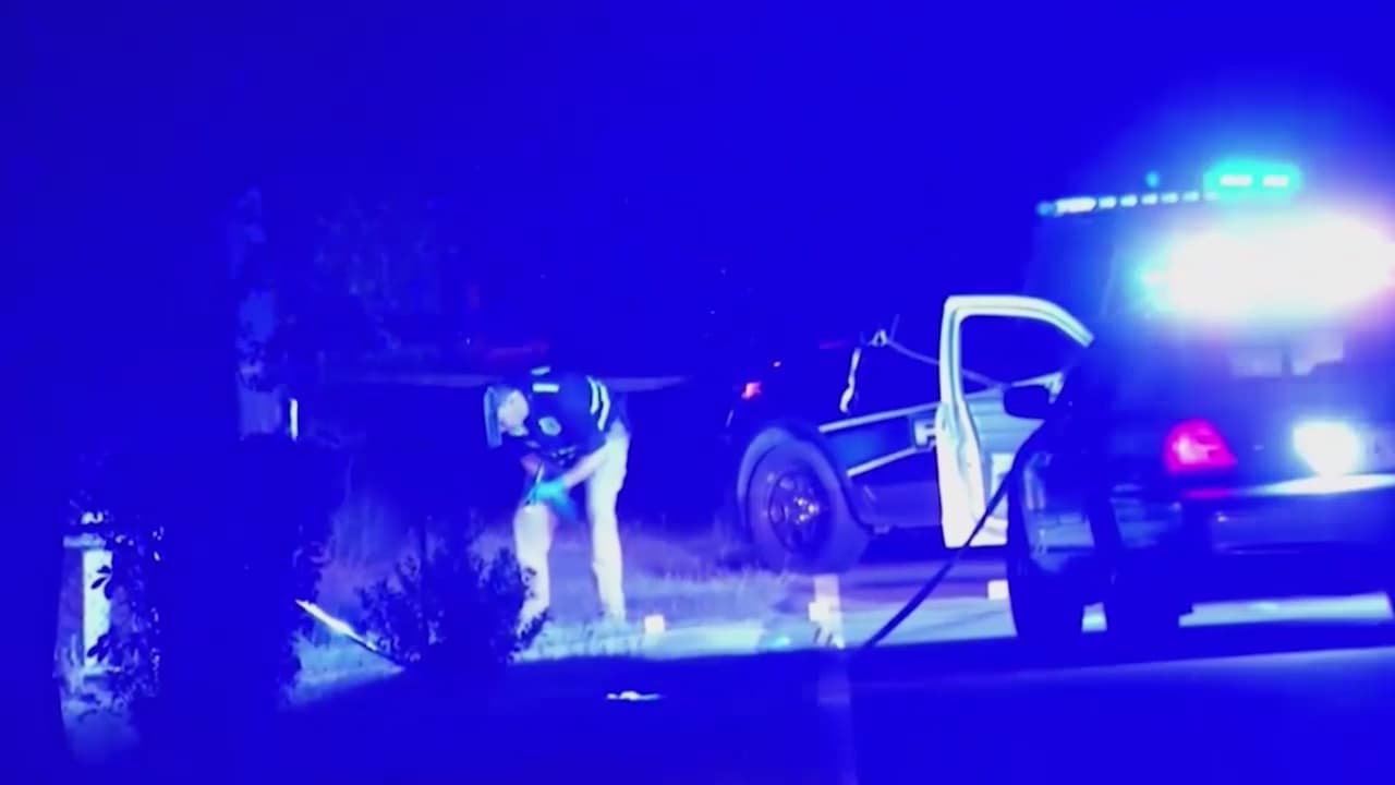 Encuentran dentro de un carro en llamas a dos hombres muertos a tiros en DeKalb