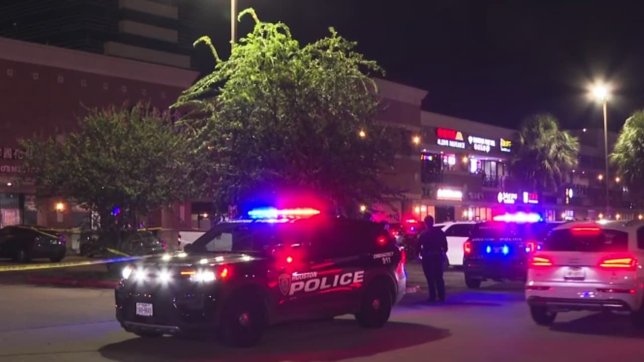 Tiroteo a las afueras de un supermercado deja dos heridos en Houston: uno está en estado crítico