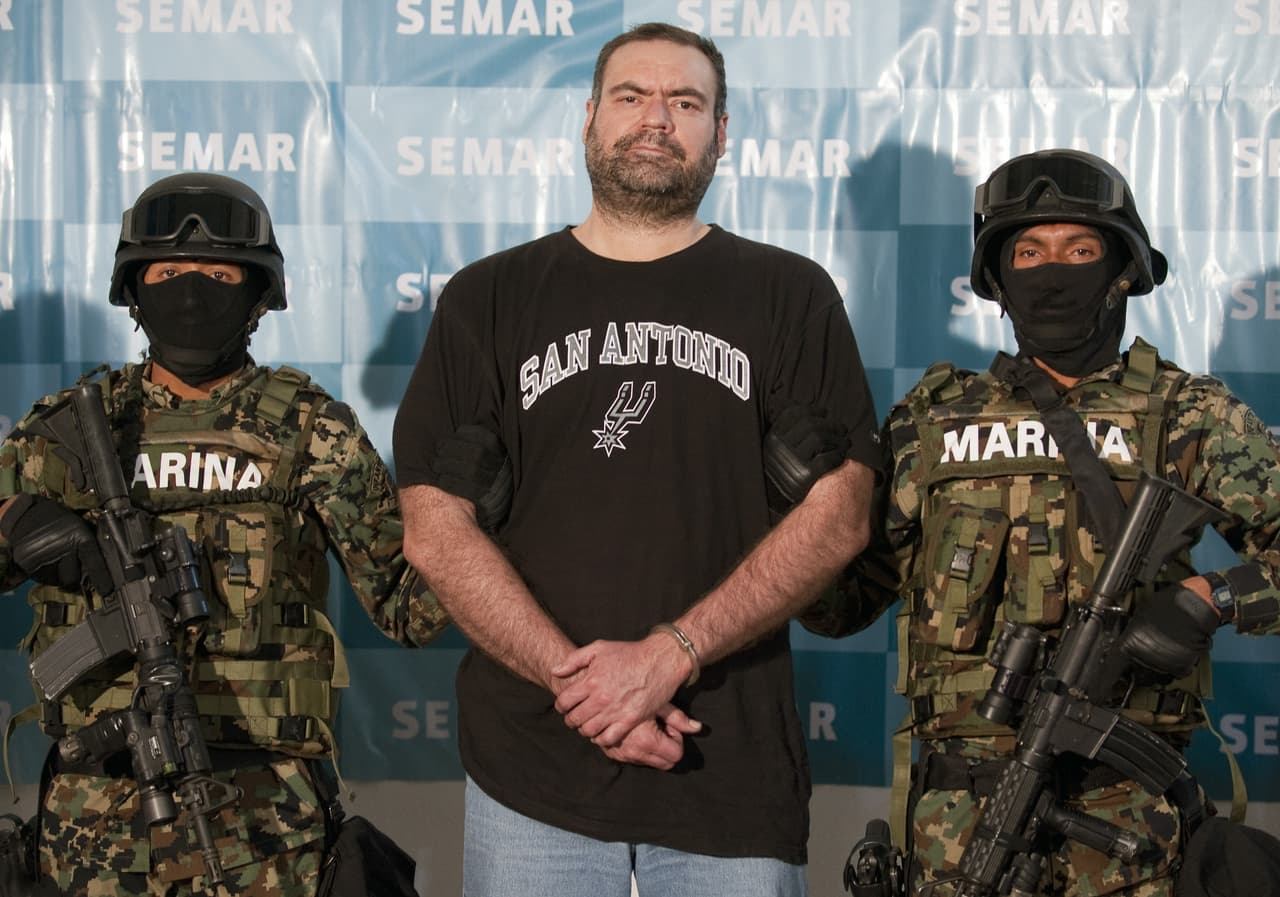 Sergio Enrique Villarreal, "El Grande", mide 2.01 metros.