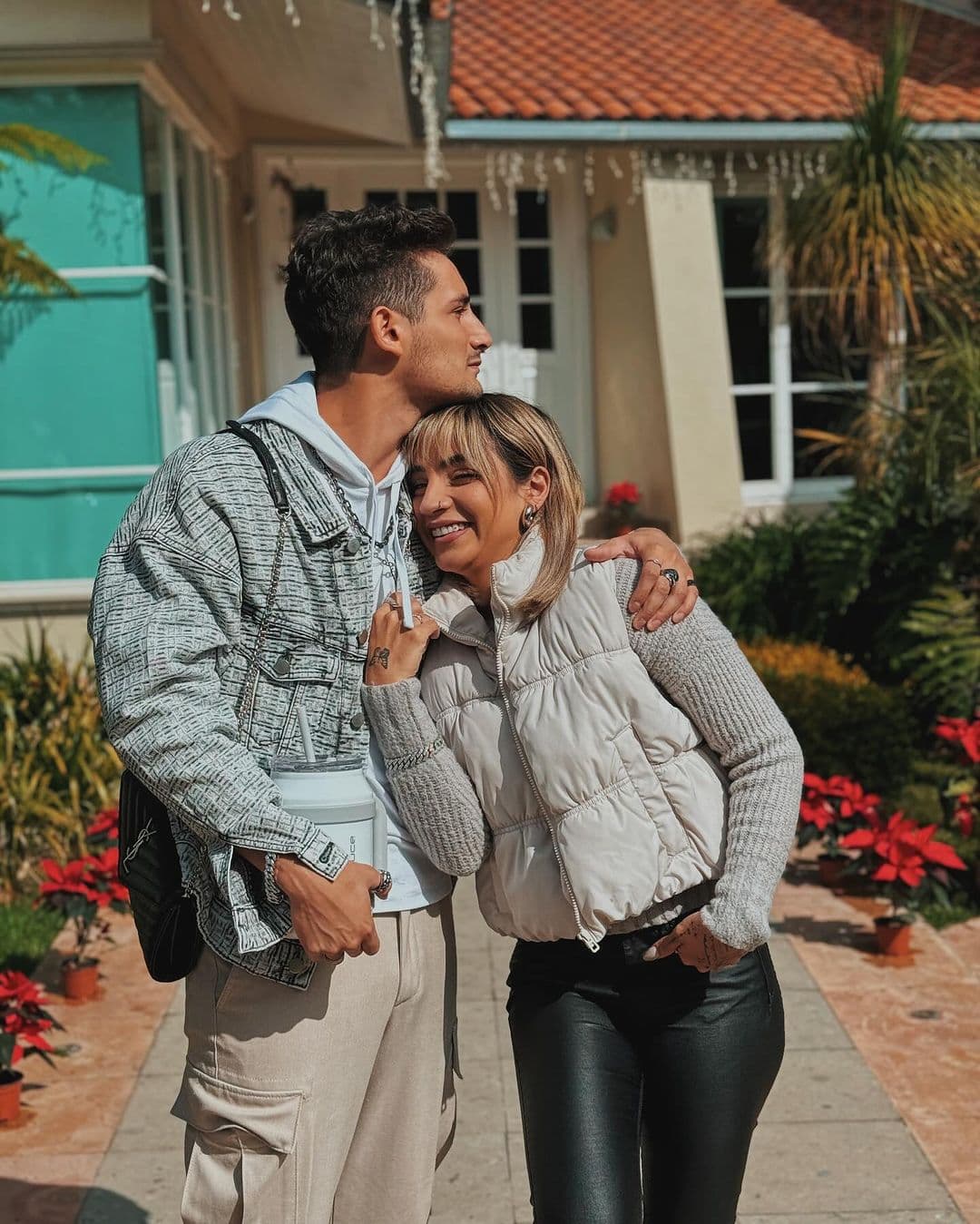Emilio Osorio y Leslie Gallardo presumen así su amor en redes.