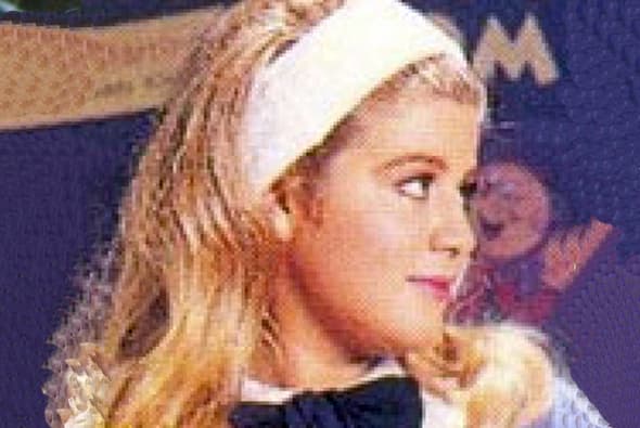 Angélica no terminó de grabar en "Baila Conmigo" por problemas personales. Se dijo que la actriz se había descompensado por haberse sometido a una exigente dieta y después de esto no volvió a aparecer en los melodramas. Ahora vive alejada de los reflectores y disfruta de su familia.