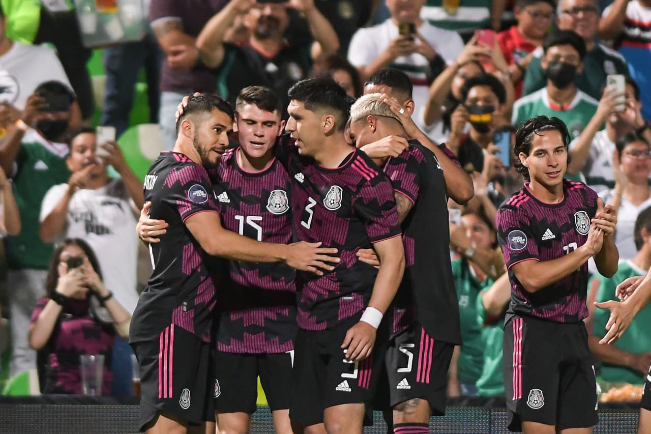 México debutó en la Concacaf Nations League con goleada de 3-0 sobre Surinam en el Estadio Corona de Torreón.