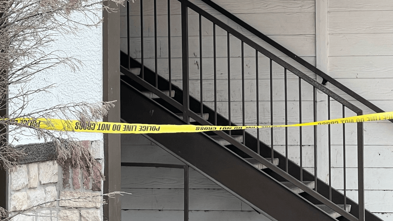 Otra mujer dijo que el sospechoso hablaba con malas palabras a la víctima y ella se veía intimidada.