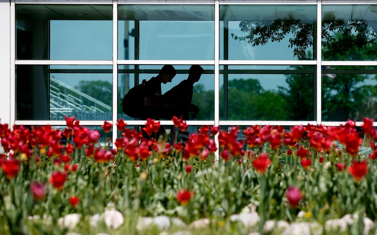 Más de medio millón de estudiantes de institutos educativos en EEUU están a punto de perder la ayuda económica para estudiar