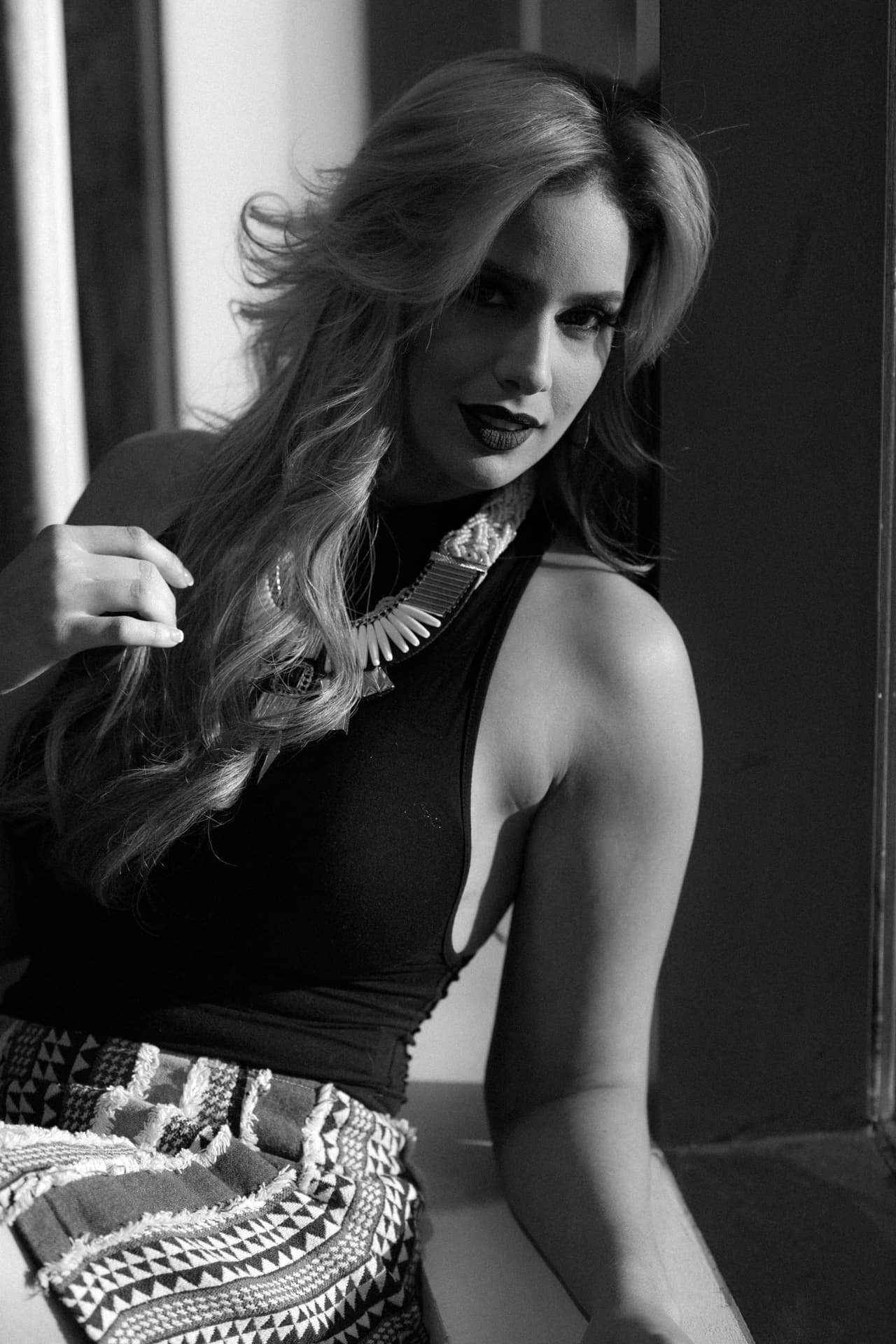 Es una mujer bellísima y en cada imagen destaca lo mejor de su cara y cuerpo.