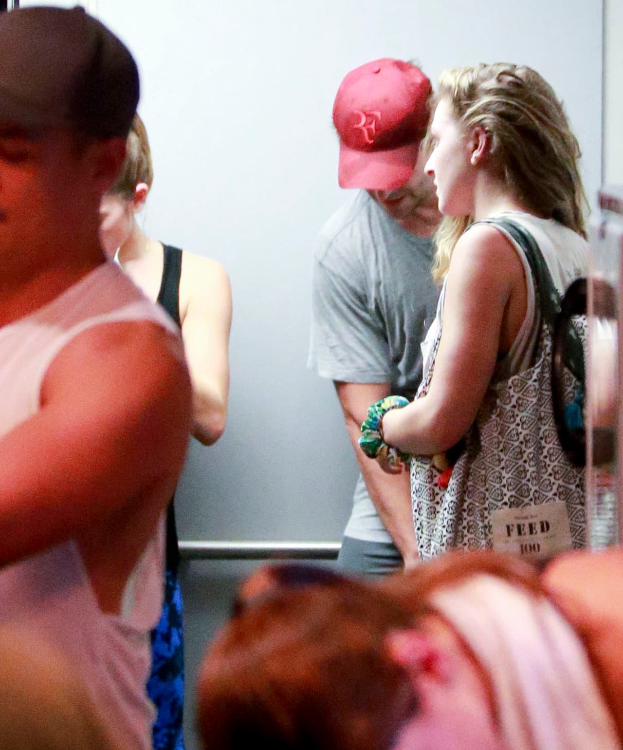 Bradley platicó largo rato con Ashley.