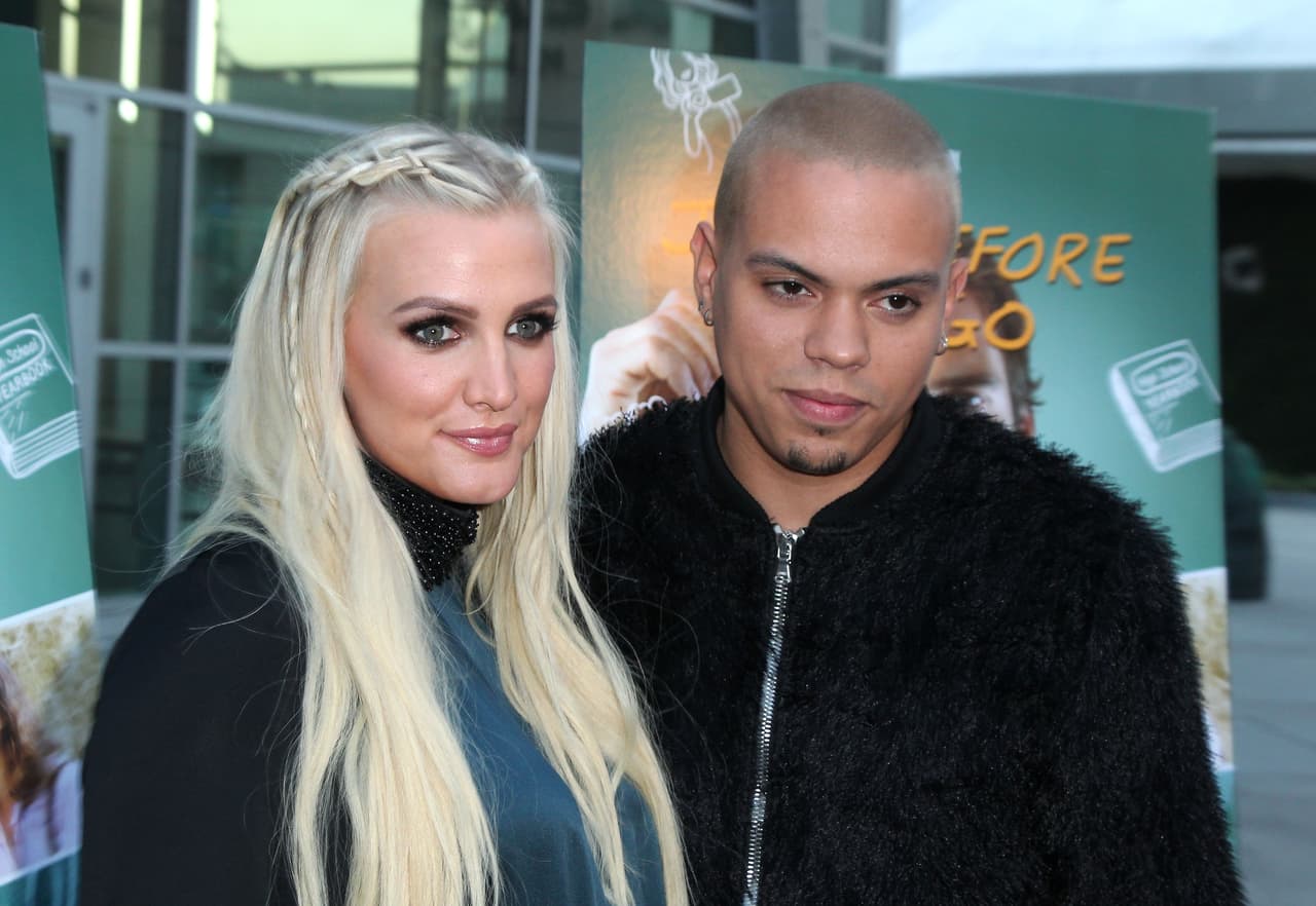 Ashlee Simpson  se convirtió en mamá