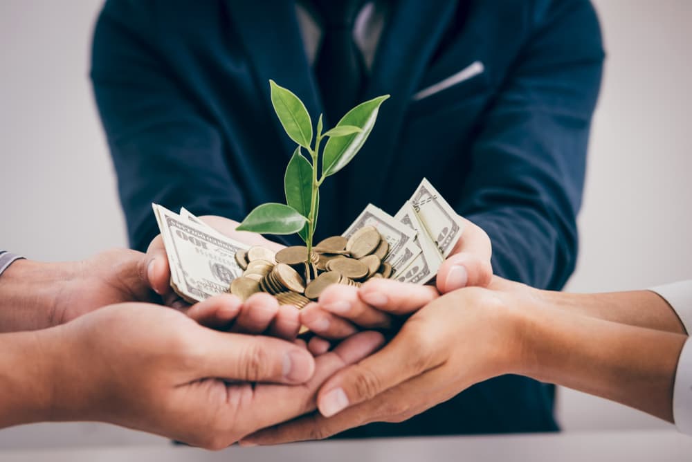 Los números 
<b>ocho</b> suelen ser muy buenos con el dinero, hacerlo crecer, los banqueros y negociantes, los que proveen los bienes materiales.