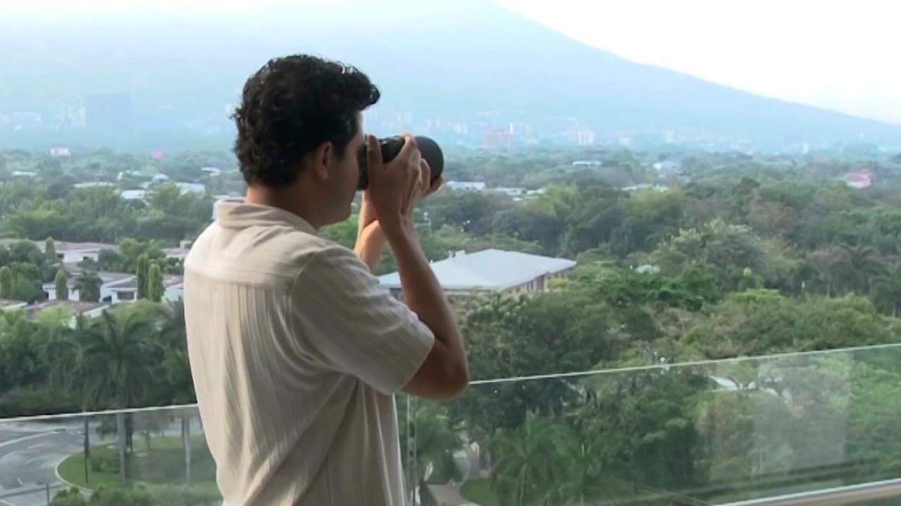Empezar de cero: Fotógrafo es deportado a El Salvador y lucha por reiniciar una vida