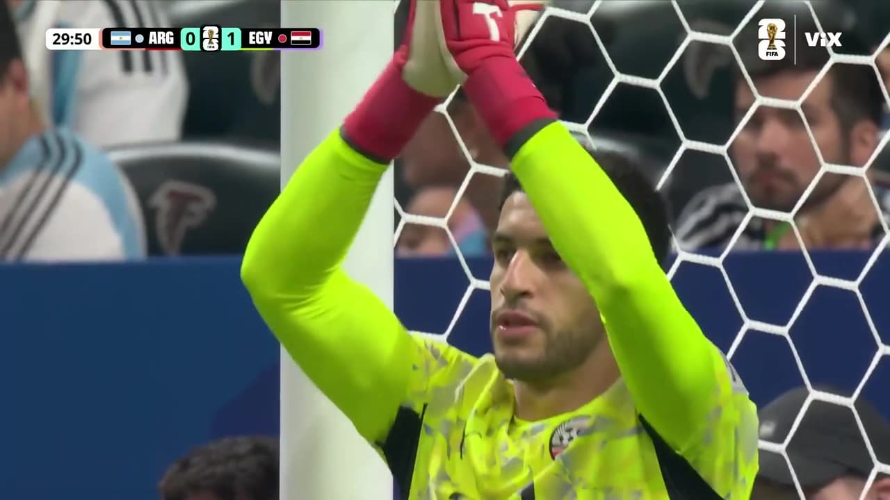 ¡Enferma atajada de Mostafa! El arquero egipcio mantiene la ventaja ante Argentina