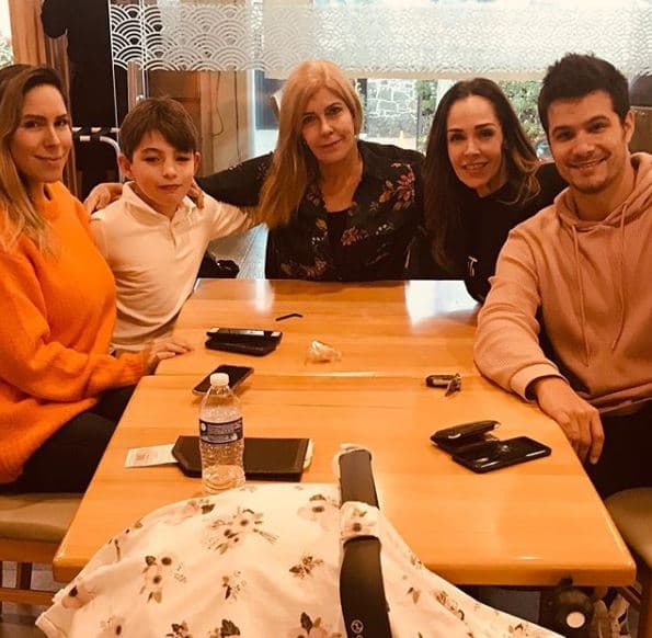 Incluso ha compartido imágenes donde aparece en compañía de Mathis, hijo de su querido 'Prisco', como ella le llamaba de cariño a su fallecido novio.