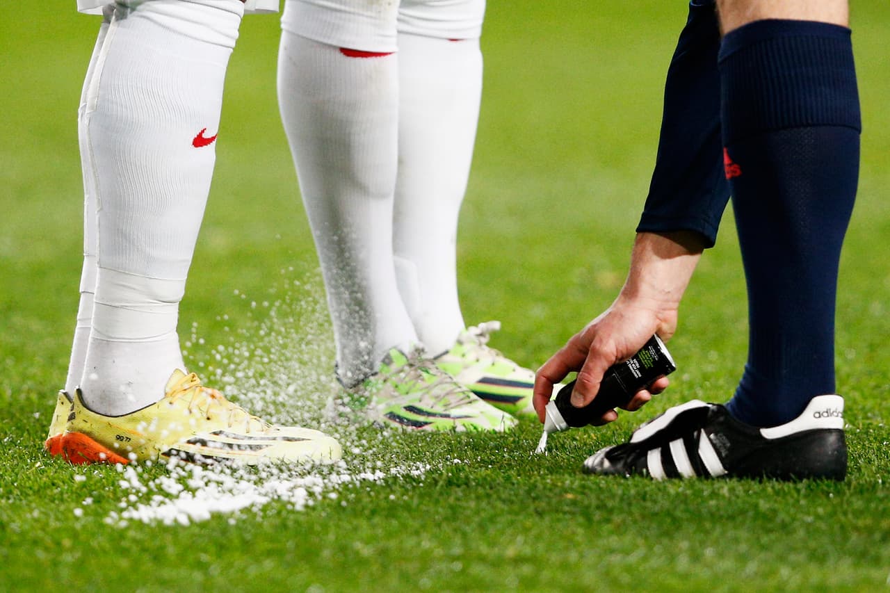 Federación holandesa expulsa de por vida a 4 jóvenes jugadores que mataron a juez de línea