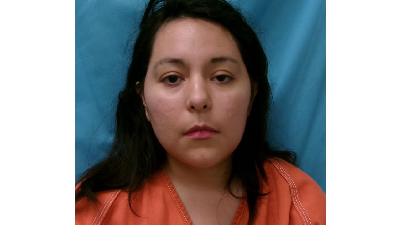 Los detectives dicen tener las grabaciones de las llamadas de Vanessa. En estas llamadas telefónicas, la mujer dice a una compañera de trabajo que su bebé murió y que está "entre la espada y la pared" pues no tenía quién le cuidara a su bebé mientras trabajaba.