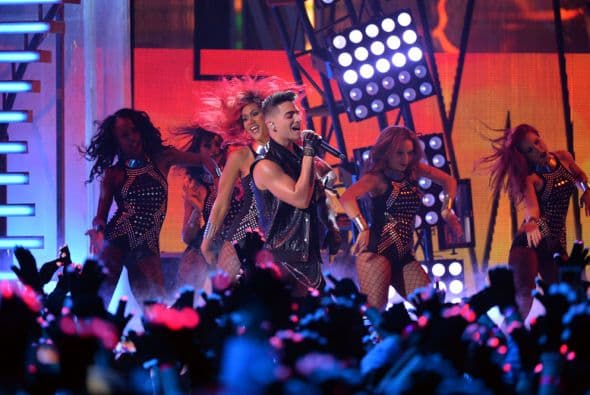 Este joven galán demostró que tiene mucha candela.