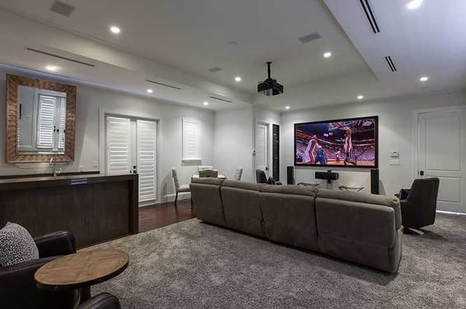 Otros operadores de Duarte adquirieron más propiedades en Miami. Se trata de José Zury Mansur, su hermano de Moisés Mensur, el empresario financiero mexicano Iñaki Negrete y Alfonso Ortega, un abogado que se convirtió en el principal delator del caso Duarte.