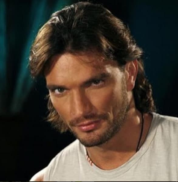 En 2006 participó en la telenovela 'Acorralada' donde compartió créditos con William Levy y David Zepeda.