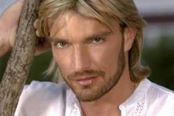 Carla Estrada le dio su primera oportunidad en México con 'Sortilegio' donde lo vimos interpretar a 'Ulises', uno de los personajes antagónicos de la historia.