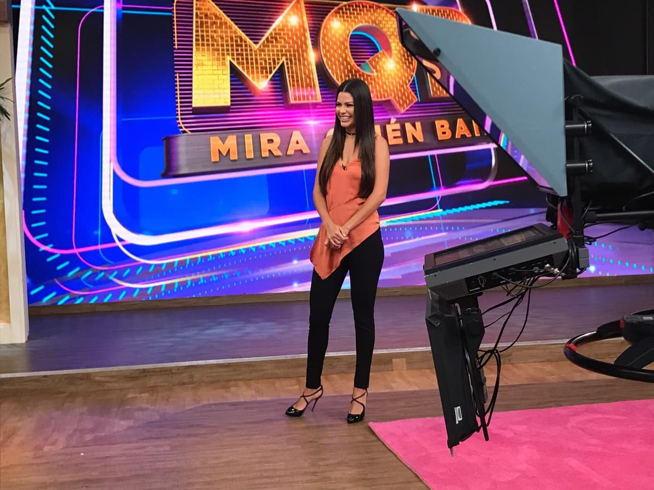 Ella estaba muy atenta a las ocurrencias de Mela, especialmente cuando comenzó a hablar de ella.