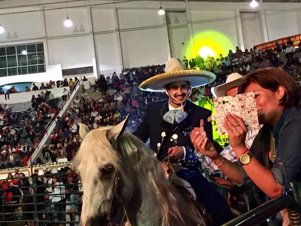 Siendo muy niño, los padres de Diego lo inscribieron para tomar clases de charrería. Ahí inició su amor por los caballos y por el traje mexicano. Más tarde tomaría clases de música y comenzaría su carrera como intérprete de regional mexicano.