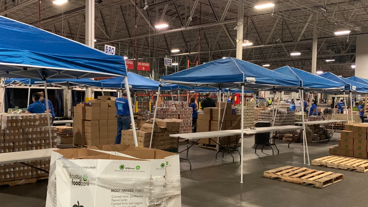 La idea surgió de un empleado que sugirió convertir una bodega de la compañía en un centro de ayuda comunitaria.