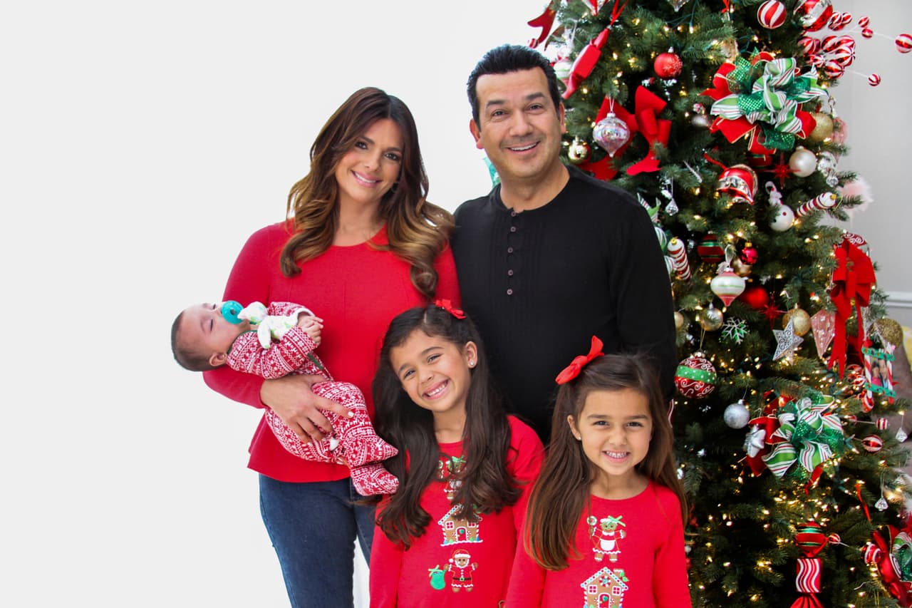 Bárbara junto a su esposo y sus hijas