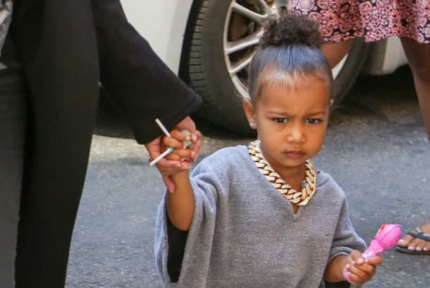 No cabe duda que los mejores asesores de imagen de la pequeña Nori es Kim y Kanye.