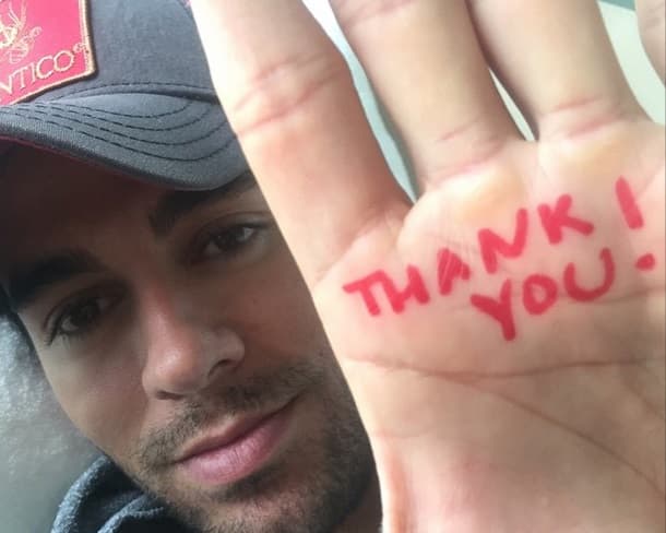 En agradecimiento a todos sus fans, Enrique publicó esta imagen que recibió miles de 'likes'.