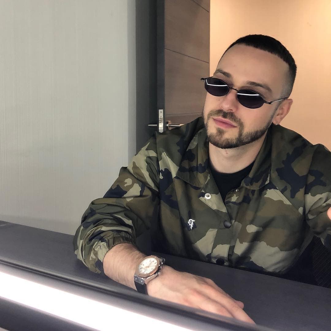 "Para mí estaría padre de repente trabajar con Belinda de nuevo", externó Pee Wee.