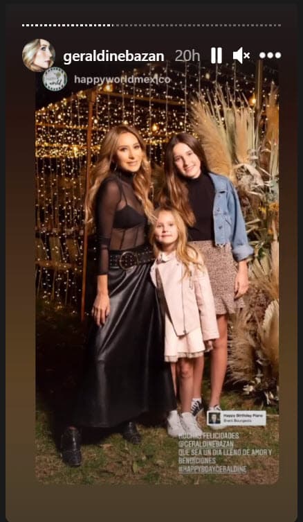 Un momento clave fue cuando llegó el pastel, el cual partió en compañía de las chicas. 
<br>