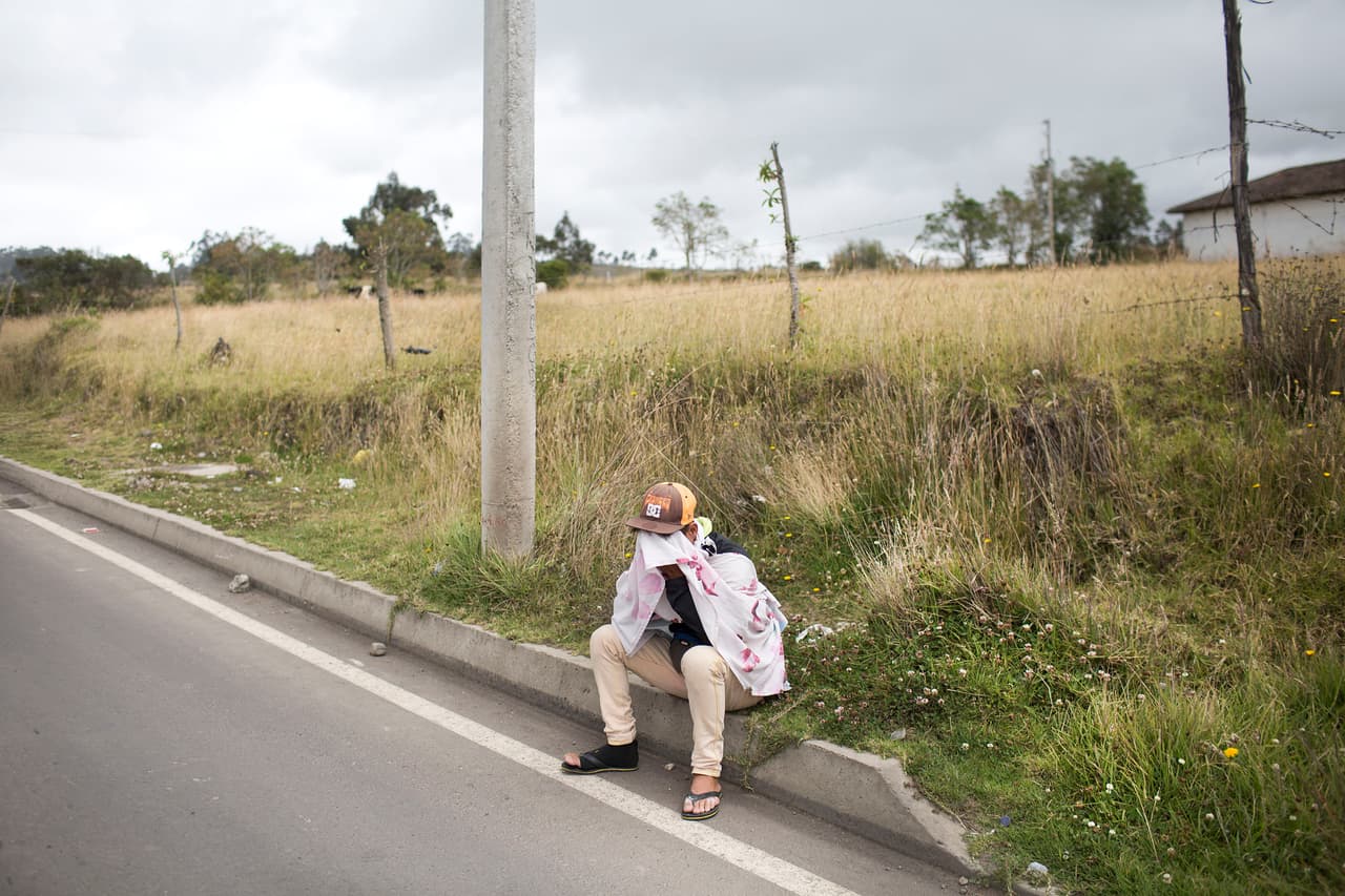 Casi 3,500 kilómetros (más de 2,100 millas) separan la frontera de Cúcuta de Lima y, aunque la mayoria de los caminantes venezolanos son jóvenes, el cansancio y las ampollas pasan factura en el camino.