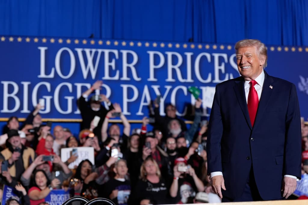 Trump dice en Pennsylvania que los precios "están bajando tremendamente", pese a crecientes temores por los costos de vida