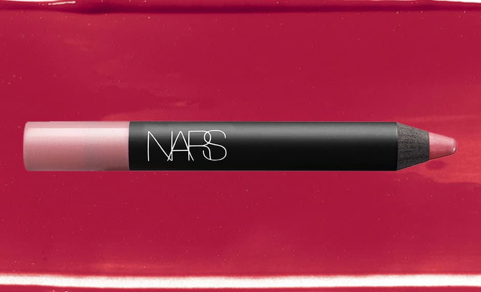 11. SEX MACHINE, Nars, 
<a href="http://www.sephora.com/velvet-matte-lip-pencil-P78834?keyword=VELVET%20MATTE%20SEX%20MACHINE%2C%20Nars%2C&skuId=792465&_requestid=308669">Sephora</a>, $26 dólares | Este tono rosado de lápiz jumbo es perfecto para lograr un color con acabado mate. Aunque es de larga duración satura tus labios cuantas veces quieras.
<br>