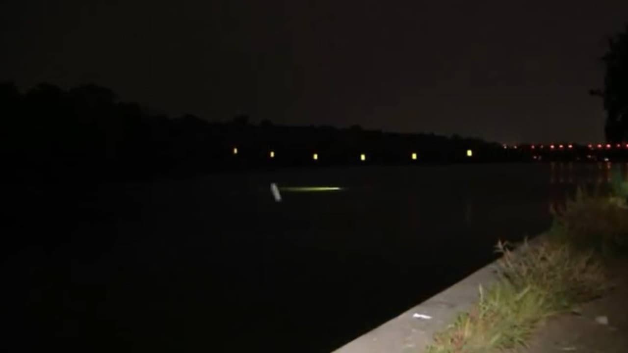 ¿Qué estaban haciendo? Pareja volcó vehículo al río Schuylkill al cambiar la marcha accidentalmente