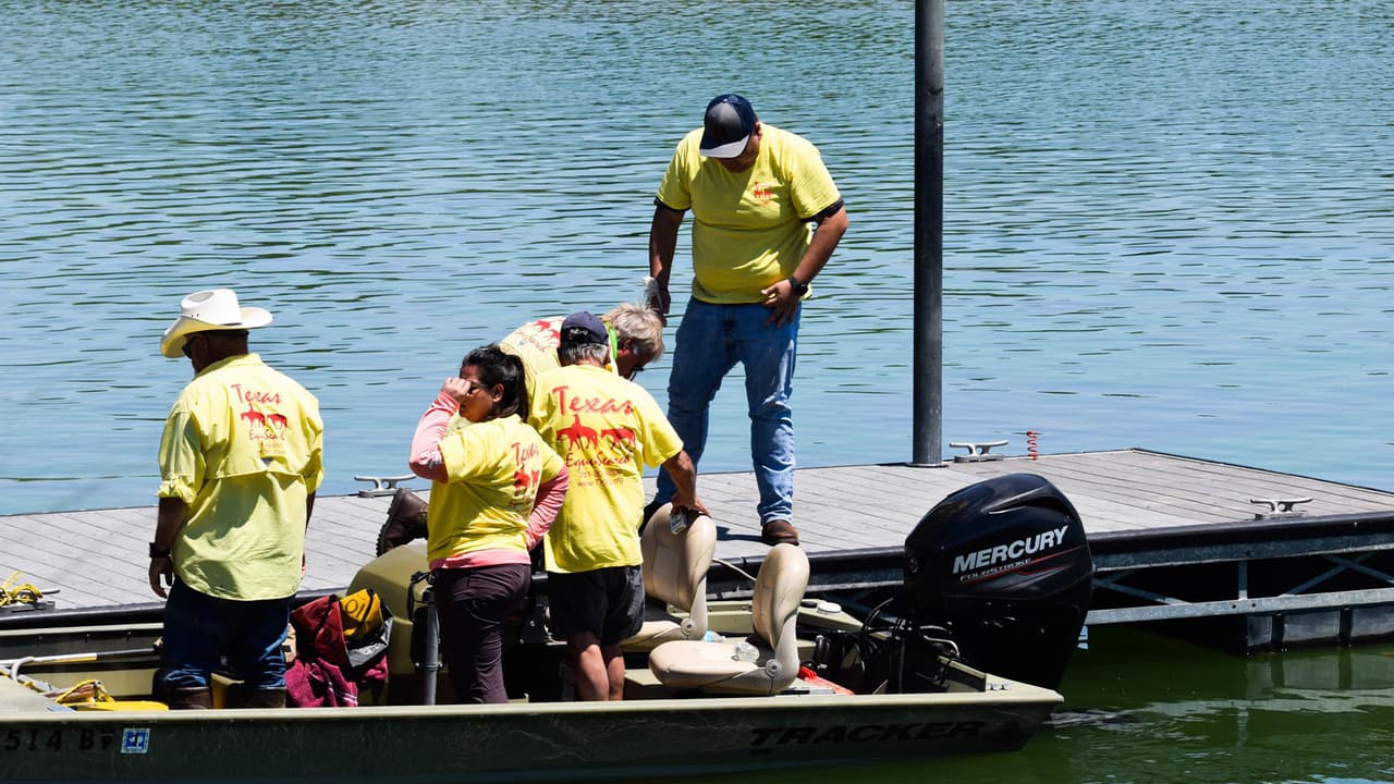 Ante tal hallazgo, las autoridades se movilizaron a esta zona para determinar si se trataba de
<a href="https://www.univision.com/local/houston-kxln/familia-de-erica-hernandez-tiene-la-esperanza-de-encontrarla-viva-video">Erica Hernández</a>, quien fue vista por última vez el 17 de abril en su camioneta negra GMC.