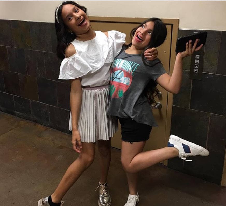 La jovencita tiene su propia
<b><a href="https://www.instagram.com/violetamujic_offic/" target="_blank"> cuenta de Instagram </a></b>en donde comparte parte de su vida. En varias de las imágenes evidencia su extrovertida personalidad.
<br>