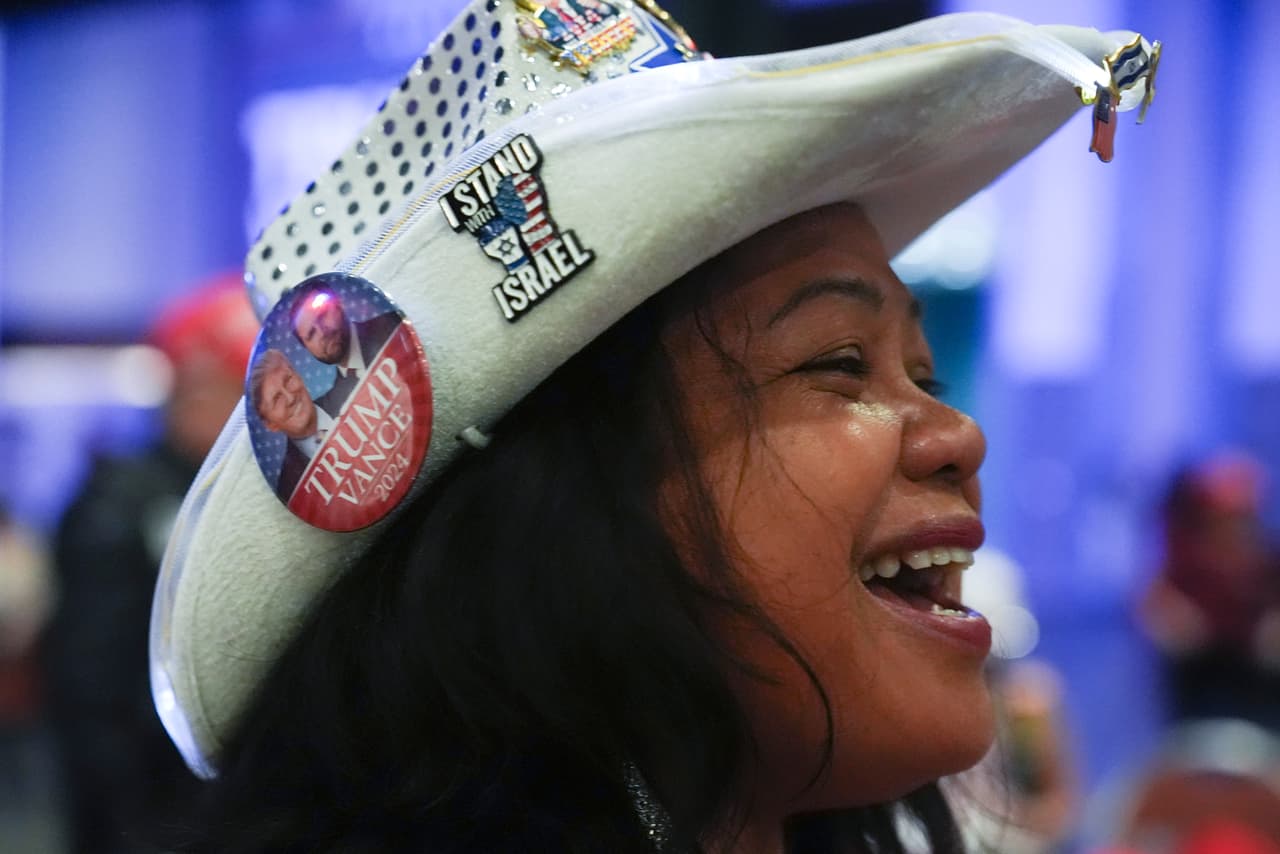 Mimi Israelah llegó al Centro de Convenciones de Palm Beach para esperar los resultados a favor del candidato republicano, Donald Trump.