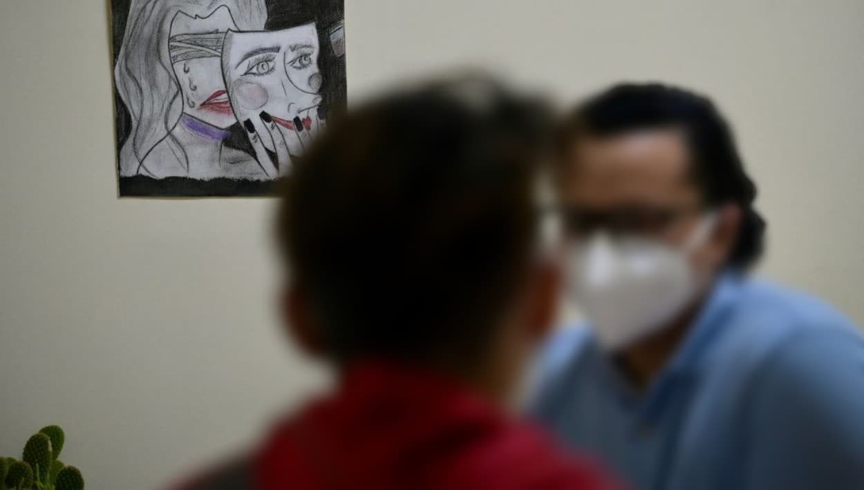 Incentivos de $18,500 para futuros terapeutas, psicólogos y psiquiatras en Los Ángeles