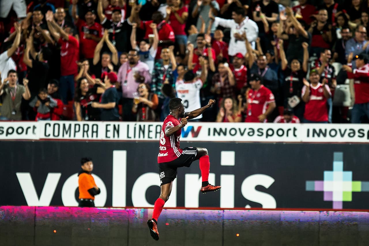Avilés Hurtado celebra su gol ante el León.