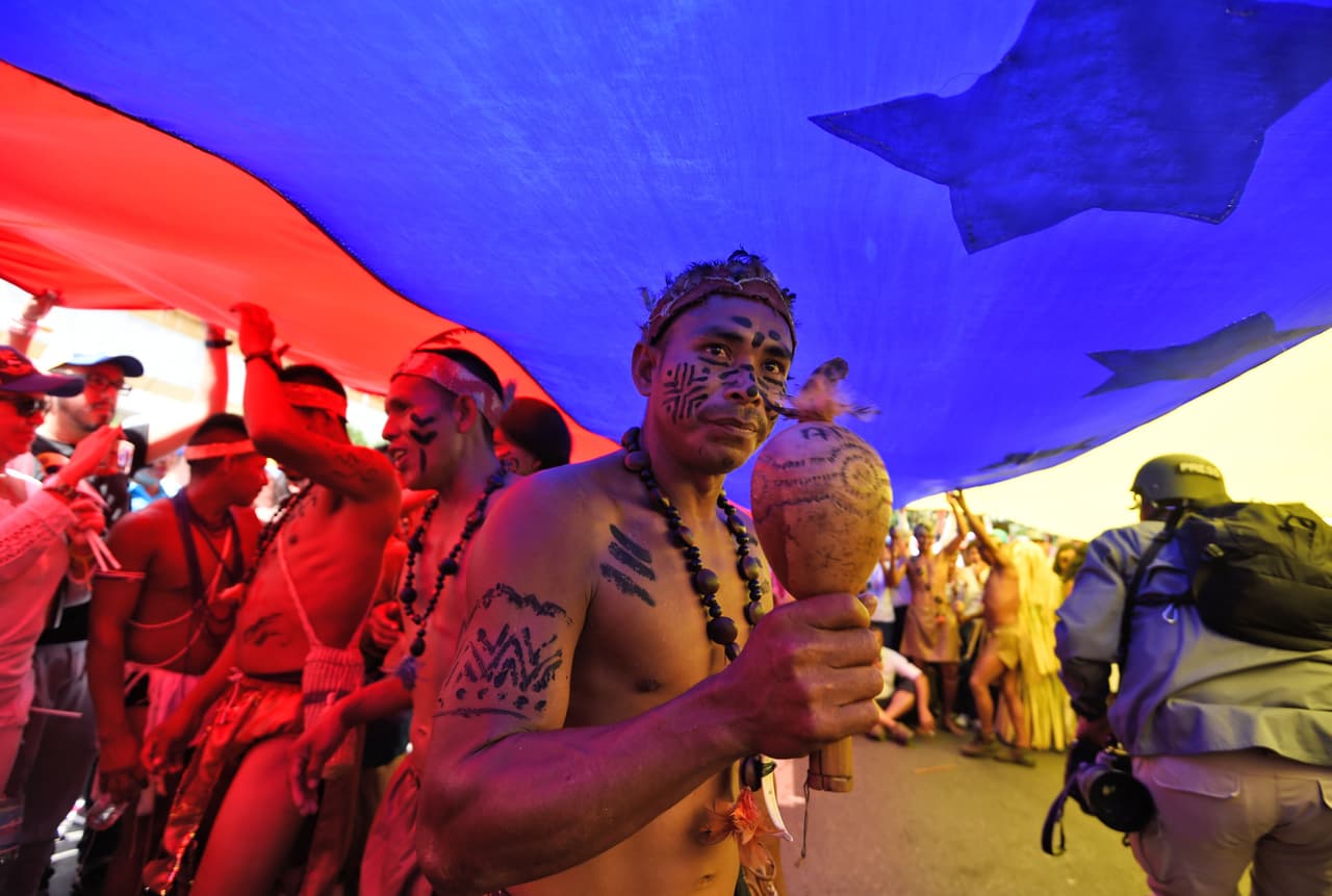 Entre quienes llegaron a Caracas está este grupo de indígenas amazónicos.