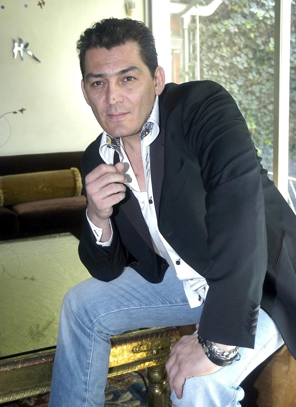 El tercer rebelde es José Manuel Figueroa, quien aparte de heredar el talento musical de su padre Joan Sebastian, también le heredó el gusto por las mujeres y desde sus inicios -y hasta la fecha- se le ha involucrado con muchas féminas.