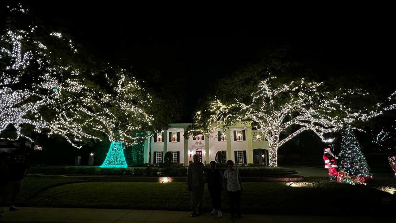 El recorrido es gratis. Abarca la River Oaks Boulevard y Kirby Drive.