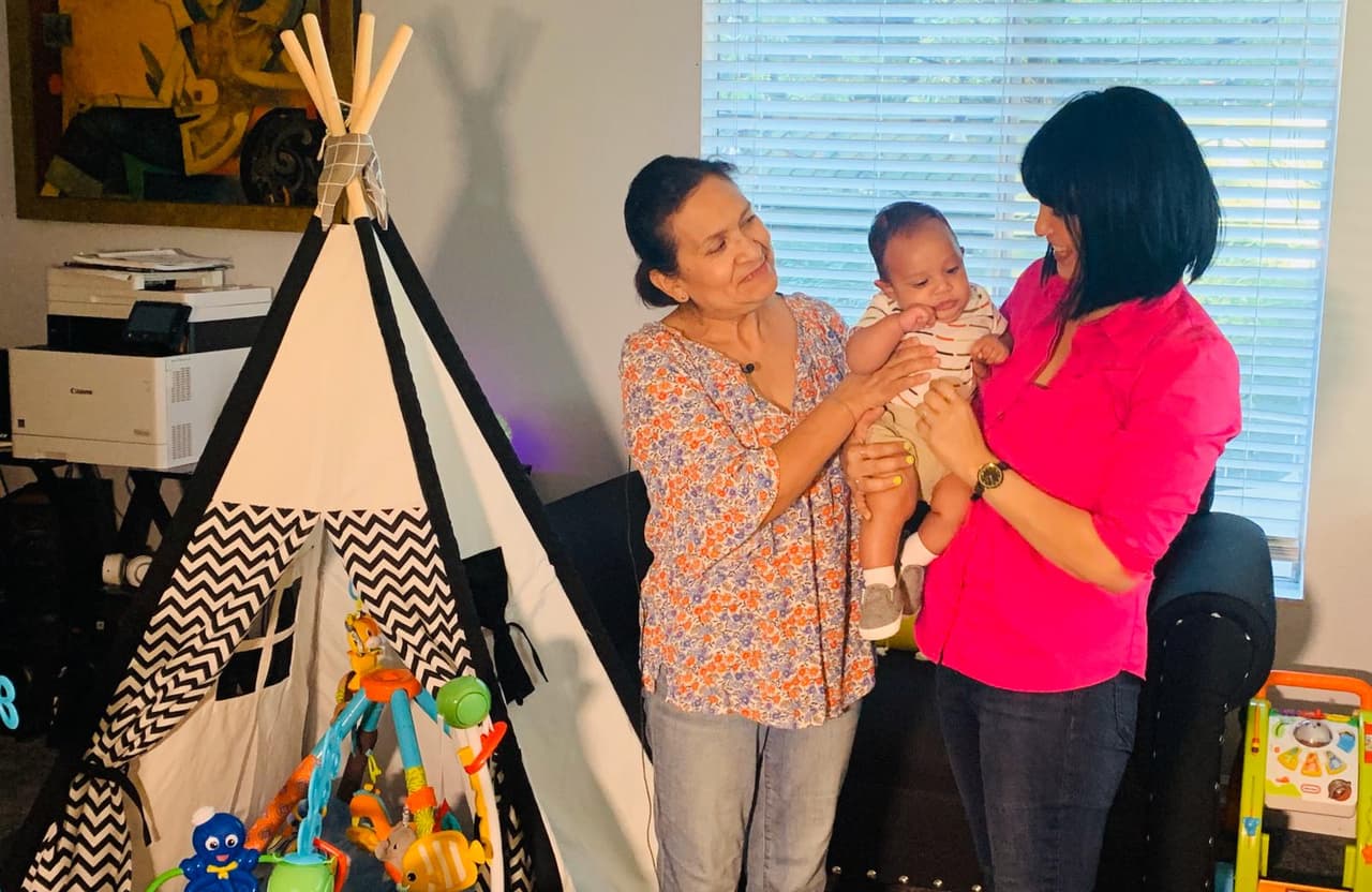 Después de un tratamiento exitoso, en julio de este año, Davis venció una etapa de su batalla contra el cáncer al tomar a su bebé, Bradley, en sus brazos. "Mi hijo es mi bebé milagro", dijo Davis.