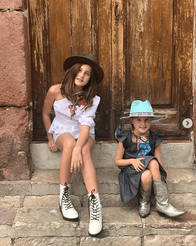 "Empezaron a tomar las niñas terapia y el terapeuta nos dijo que estaba siendo difícil, sobre todo para Elissa (verme a mí y a su padre con otras personas)", contó la actriz a 
<a href="https://peopleenespanol.com/mamas-y-bebes/geraldine-bazan-hijas-portada-people-en-espanol/" target="_blank">People en Español</a>. 
<br>