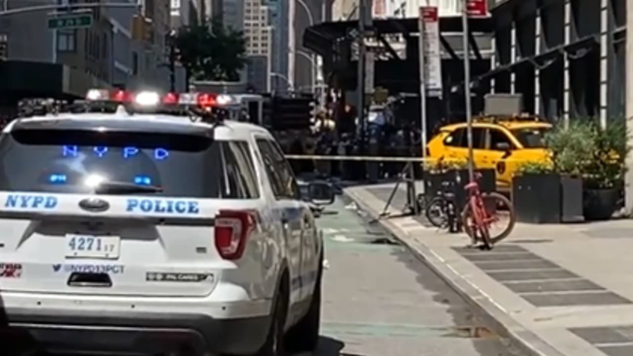 Taxista sube a la banqueta y arrolla a seis personas en Manhattan